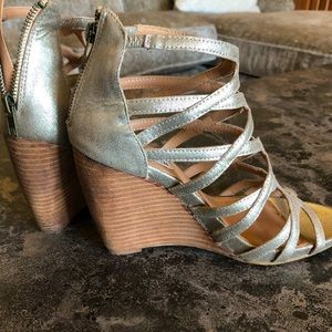 Steve Madden gold metallic wedge sandals